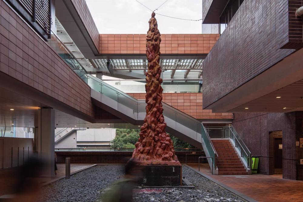 Hong Kong confisca la statua che commemora il massacro di Tiananmen