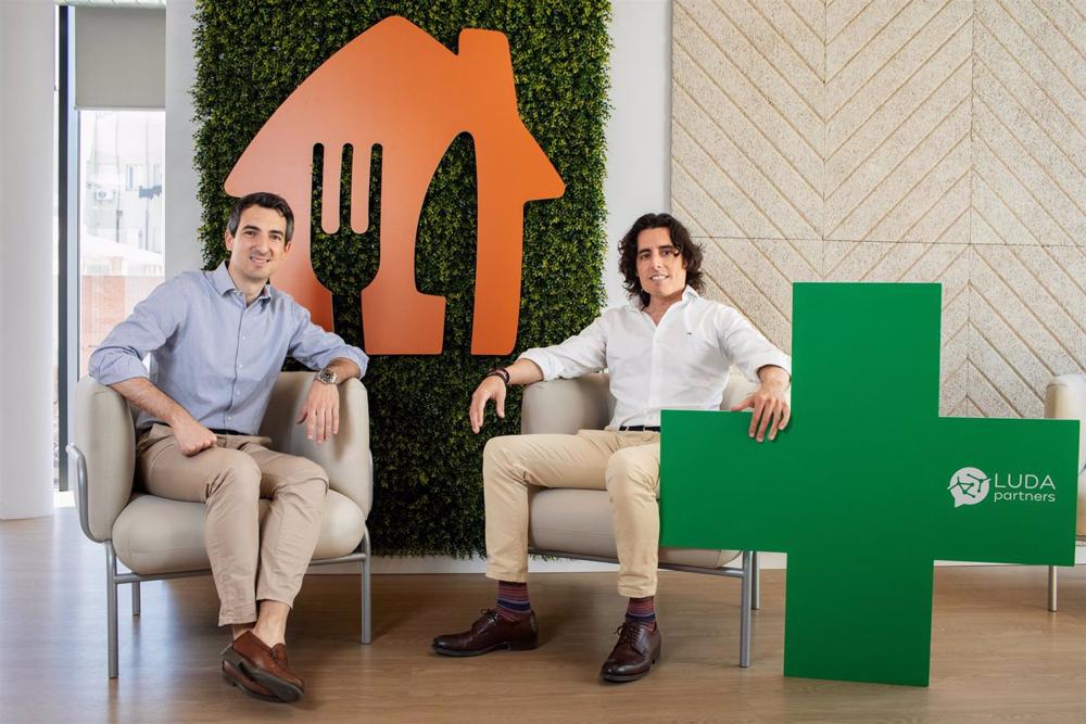 Íñigo Barea, Director General de Just Eat España y Luis Martín Lázaro, cofundador de LUDA Partners Íñigo