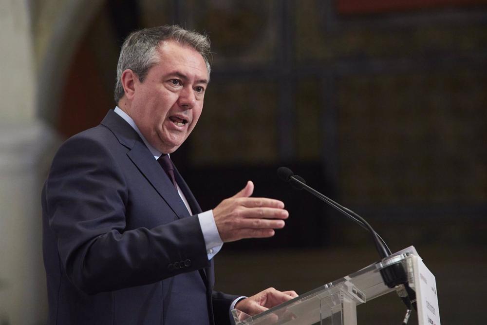 El secretario general del PSOE de Andalucía y portavoz del Grupo Parlamentario Socialista, Juan Espadas, en el desayuno organizado por Europa Press en la Fundación Cajasol. El