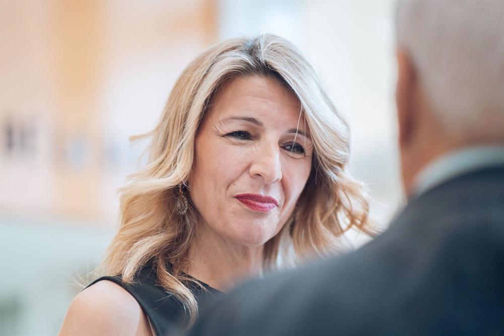 La vicepresidenta segunda, Yolanda Díaz, asiste a la presentación del libro del exministro de Universidades Manuel Castells 'Testimonio: Viviendo historia', en el Círculo de Bellas Artes, a 8 de mayo de 2023, en Madrid (España). La