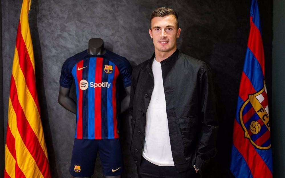 El portero del FC Barcelona Iñaki Peña, tras renovar hasta 2026 El