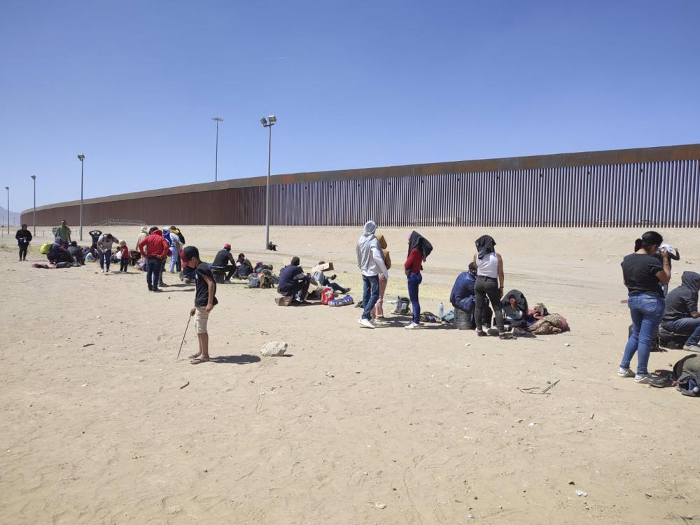 Migrantes cerca de El Paso, en la frontera entre Estados Unidos y México Migrantes