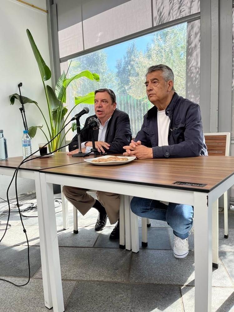 El ministro de Agricultura, Pesca, Alimentación y Medio Ambiente, Luis Planas (i.), este sábado El