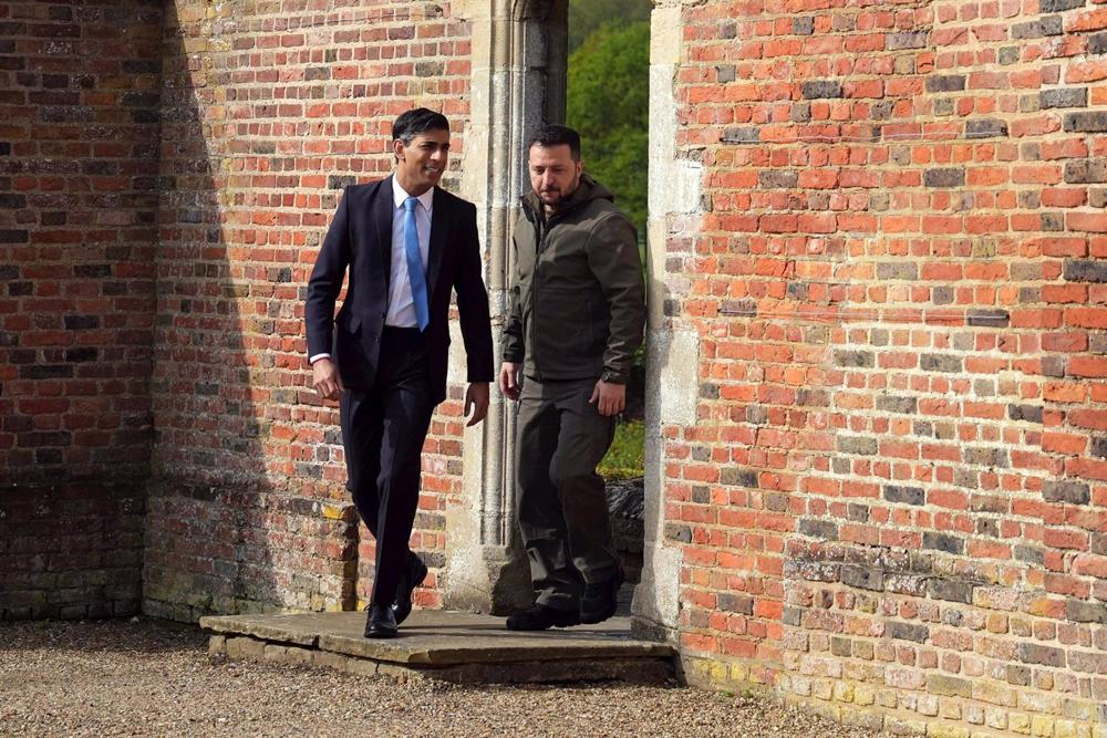 El primer ministro de Reino Unido, Rishi Sunak, recibe al presidente de Ucrania, Volodimir Zelenski El