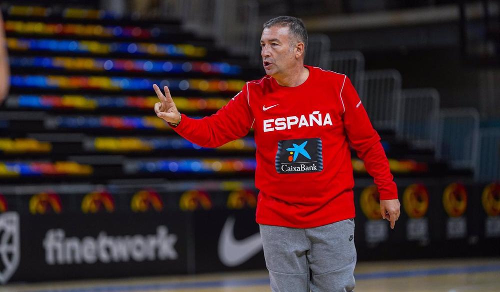 Archivo - Miguel Méndez, seleccionador español absoluto de baloncesto femenino Archivo