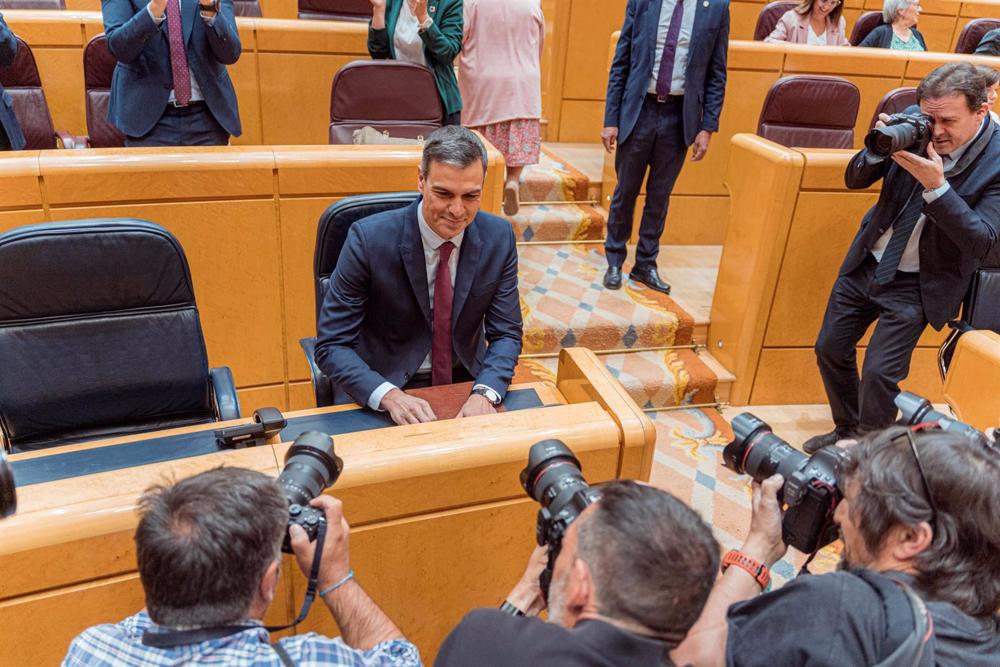 El presidente del Gobierno, Pedro Sánchez, durante una sesión plenaria en el Senado, a 16 de mayo de 2023, en Madrid (España). El jefe del Ejecutivo y el líder de PP protagonizan un nuevo debate parlamentario a escasos doce días de las elecciones autonómi El