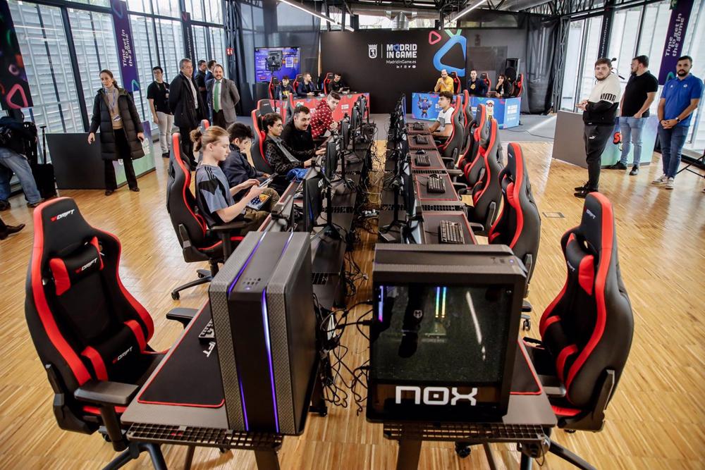 Archivo - Vista general de una sala de videojuegos en el Campus del Videojuego de Madrid in Game Archivo