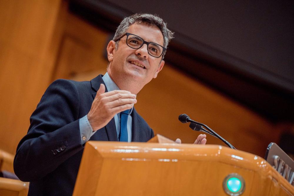 El ministro de la Presidencia, Relaciones con las Cortes y Memoria Democrática, Félix Bolaños, interviene durante una sesión plenaria en el Senado, a 16 de mayo de 2023, en Madrid (España). El