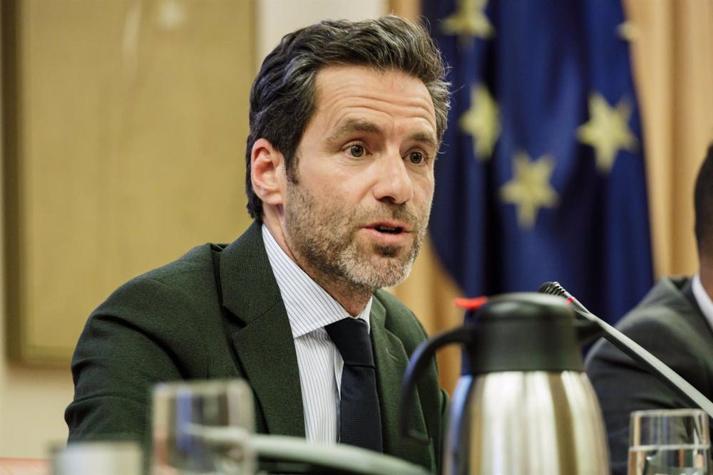 El portavoz de campaña del PP y vicesecretario de Cultura y Sociedad Abierta, Borja Sémper, durante una jornada sobre el acceso de los menores a internet, en el Congreso de los Diputados, a 8 de mayo de 2023, en Madrid (España). El