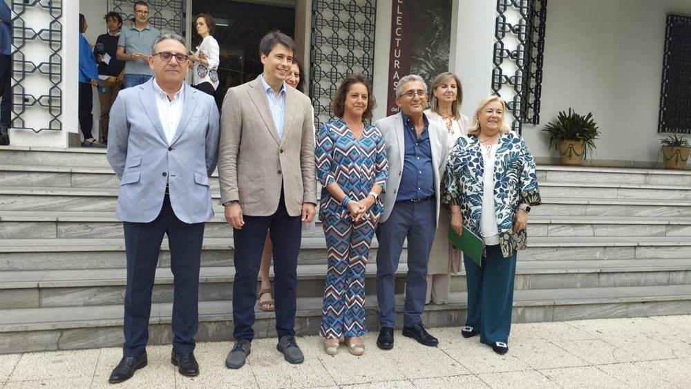 La consejera de Salud y Consumo de la Junta de Andalucía, Catalina García (centro), durante la inauguración de las Jornadas Técnicas sobre el control y vigilancia de enfermedades transmitidas por mosquitos en Huelva. La