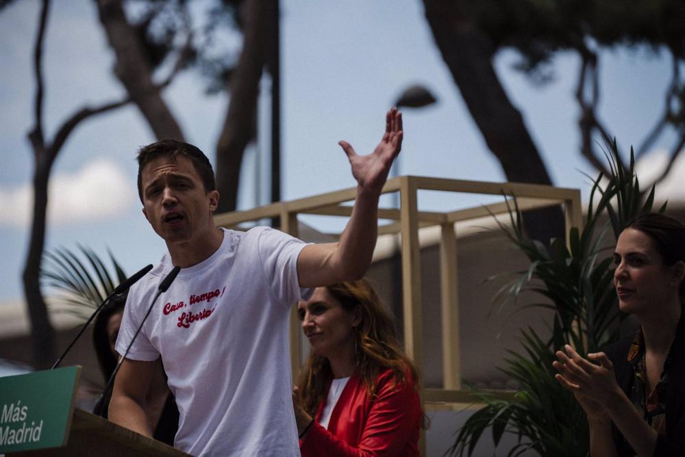 El líder de Más País, íñigo Errejón, interviene durante un acto de Más Madrid, en el parque Lorenzo Azofra, a 13 de mayo de 2023, en Getafe, Madrid (España). El