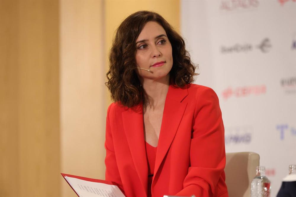 La presidenta de la Comunidad de Madrid, Isabel Díaz Ayuso, durante un desayuno informativo de Europa Press, en el Hotel Hyatt Regency Hesperia, a 18 de mayo de 2023, en Madrid (España). La