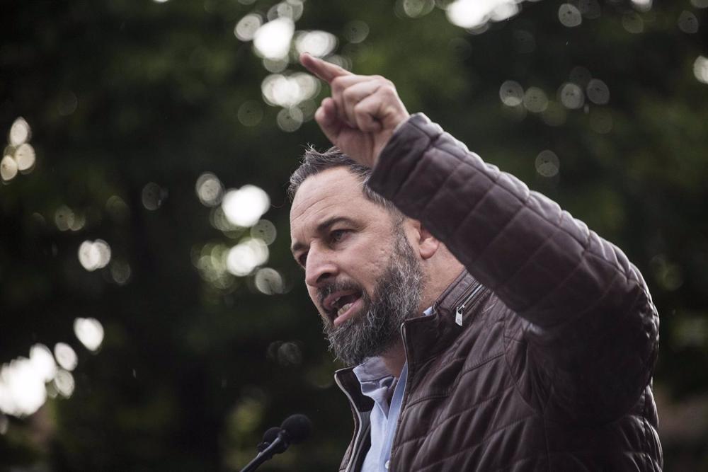 Archivo - El líder de Vox, Santiago Abascal, en un acto de campaña del partido en el Parque Duque de Ahumada, a 27 de abril de 2021, en Madrid (España). Este es el primer acto después de que en la tarde de ayer, tanto Rocío Monasterio como Santiago Abasca Archivo