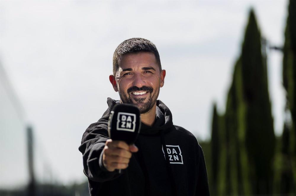 El exjugador de fútbol David Villa, comentarista en DAZN El