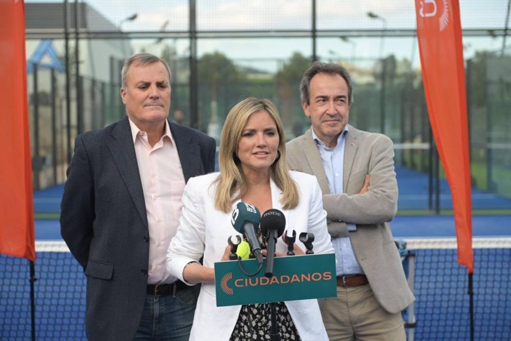 La candidata de Ciudadanos al Govern, Patricia Guasp, junto a otros candidatos. La