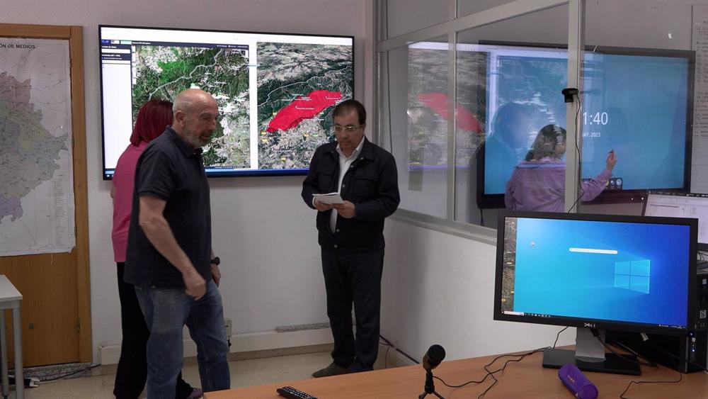 Fernández Vara, la consejera de Agricultura y responsables del Infoex, en el Comité de Dirección del Plan Infocaex en Cáceres. Fernández