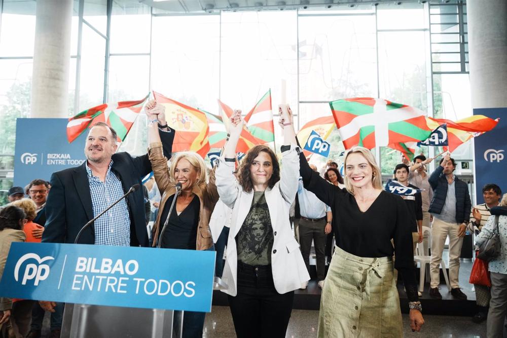 La presidenta de la Comunidad de Madrid, Isabel Díaz Ayuso, en un mitin en Bilbao La