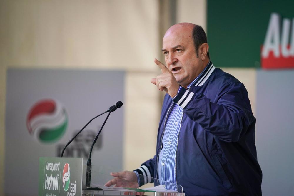 El presidente del EBB del PNV, Andoni Ortuzar, interviene en un acto electoral El
