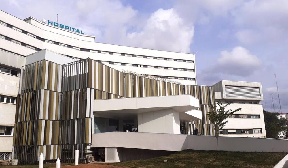 Archivo - Fachada del Hospital Virgen Macarena de Sevilla. Archivo