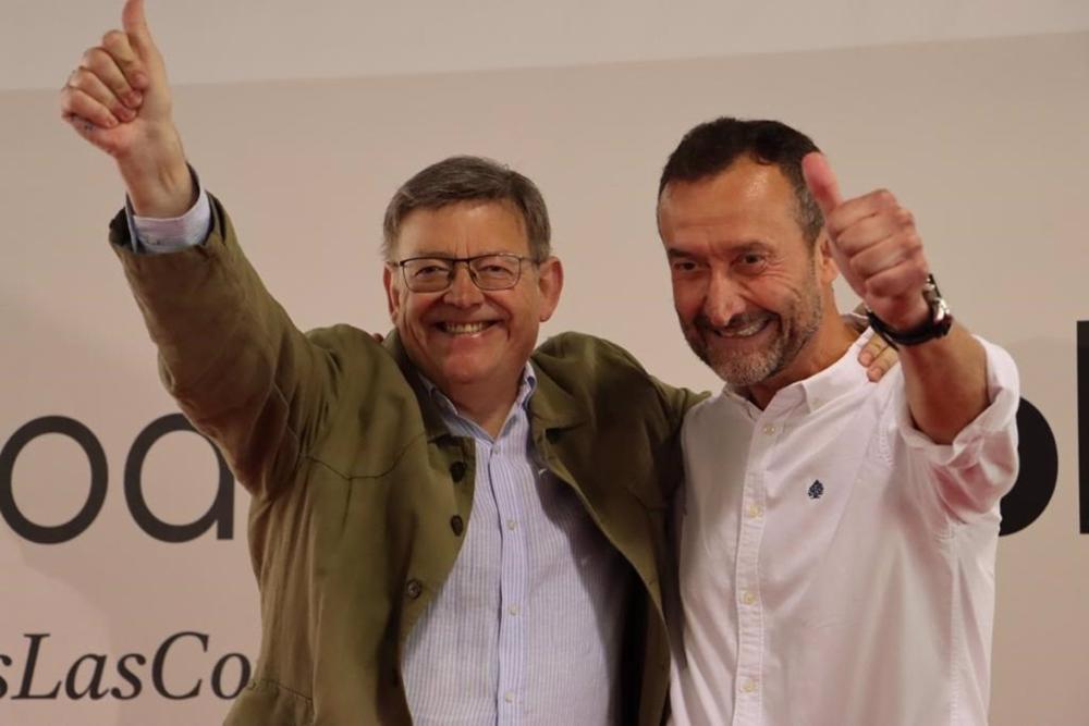 El 'president' de la Generalitat y secretario general del PSPV-PSOE, Ximo Puig, y el alcalde y candidato a la Alcaldía de Elche, Carlos González El