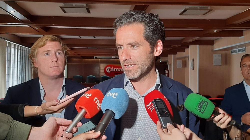 El portavoz del PP para las elecciones 2023, Borja Sémper, atiende a los medios en Badajoz El