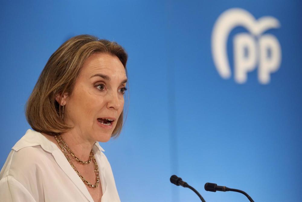 La secretaria general del PP, Cuca Gamarra, interviene durante la reunión con la Asociación Provincial de Constructores y Promotores de Málaga en el Parador de Golf, a 19 de mayo de 2023 en Málaga. La