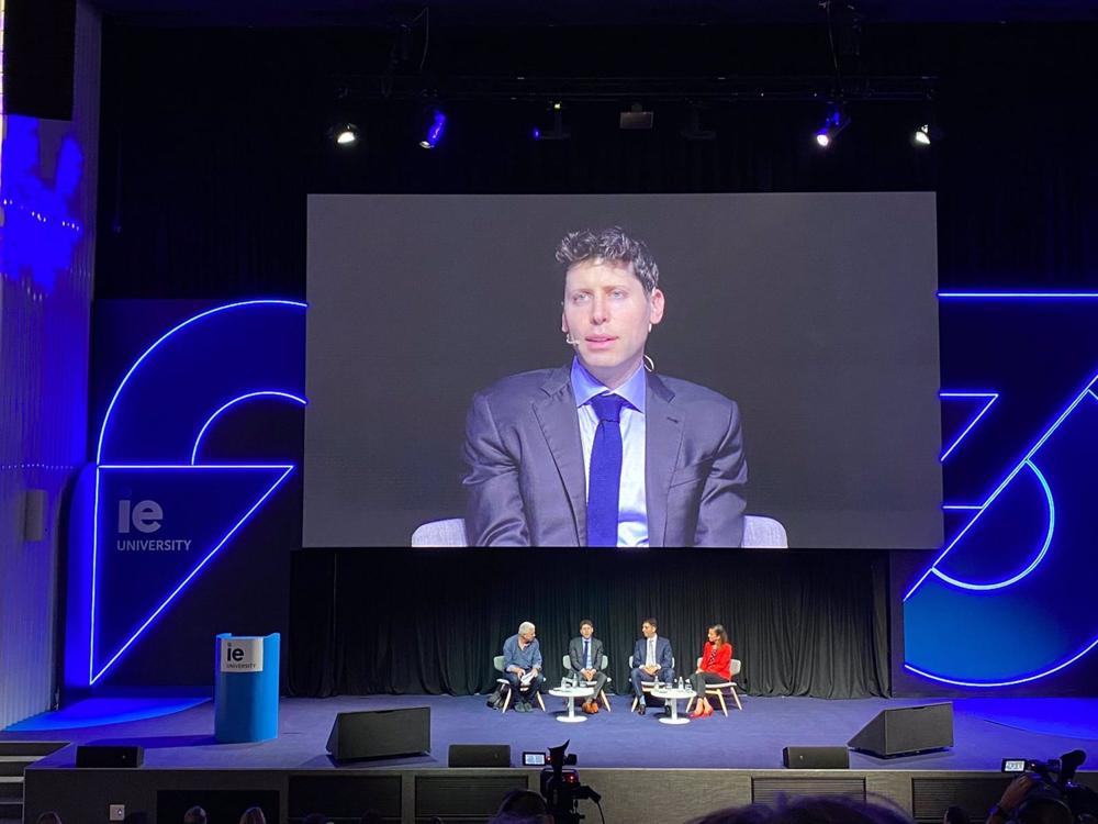 El CEO de OpenAI, Sam Altman, en una conferencia en IE University. El