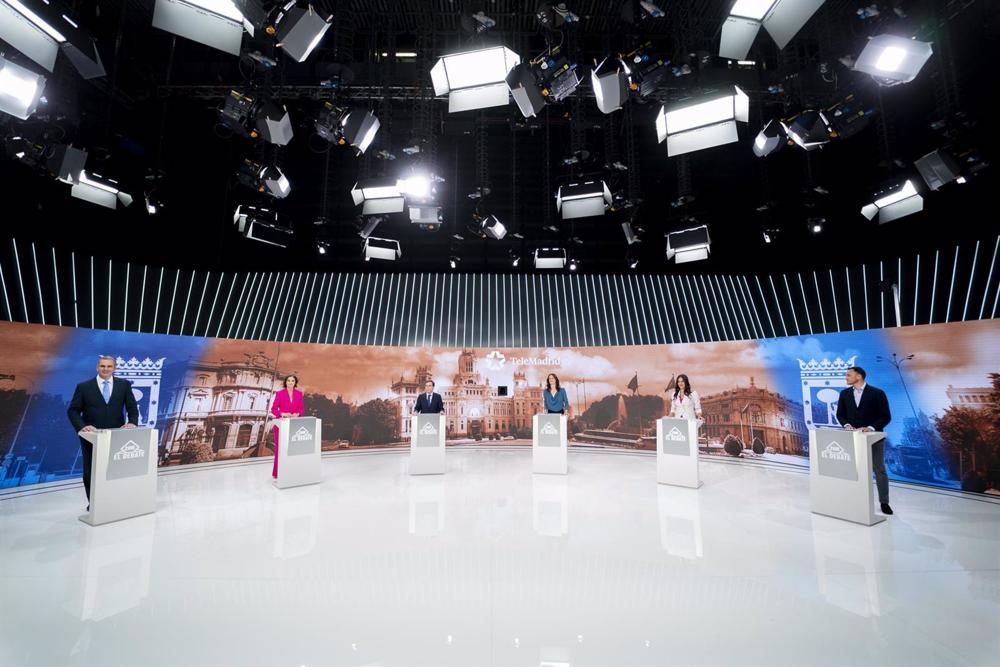 (I-D) Los candidatos a la Alcaldía de Madrid, Javier Ortega Smith (Vox), Reyes Maroto (PSOE), José Luis Martínez-Almeida (PP), Rita Maestre (Más Madrid), Begoña Villaccís (Ciudadanos), Roberto Sotomayor (Podemos), durante el debate electoral (I-D)