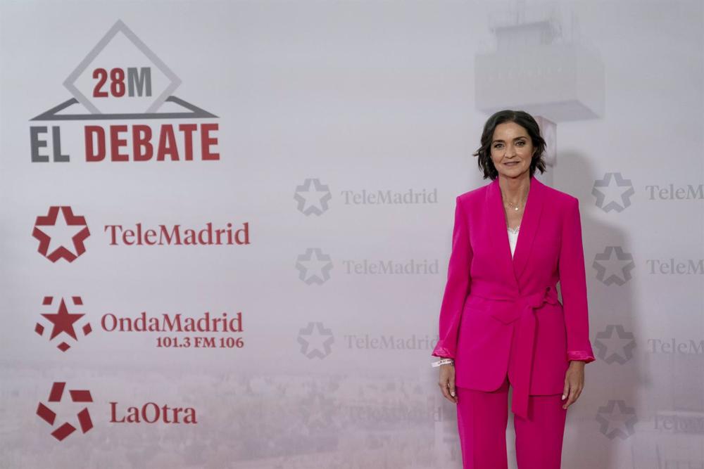 La candidata del PSOE a la Alcaldía de Madrid, Reyes Maroto, posa en el photocall antes del debate electoral de los candidatos a la Alcaldía La