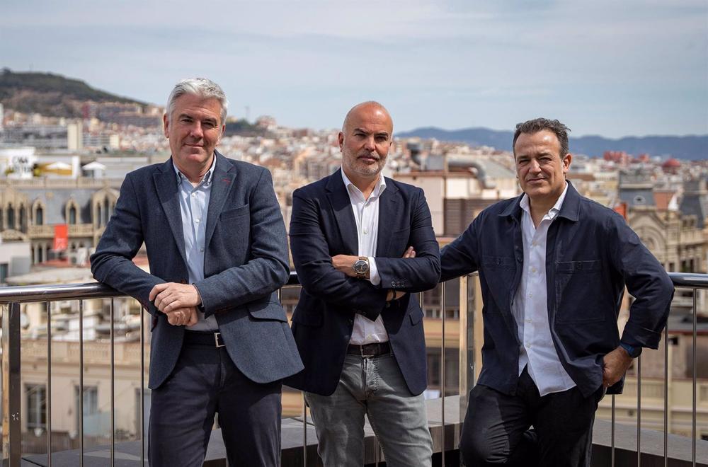 Los fundadores de The Climate Hub que lanzan el fondo Inclimo I: Alejandro Pardo (director de Servicios Corporativos y Venture Capital de Sorigué), Gerard Olivé (cofundador con Miguel Vicente de Antai Ventures), Fernando Casado (experto en sostenibilidad) Los