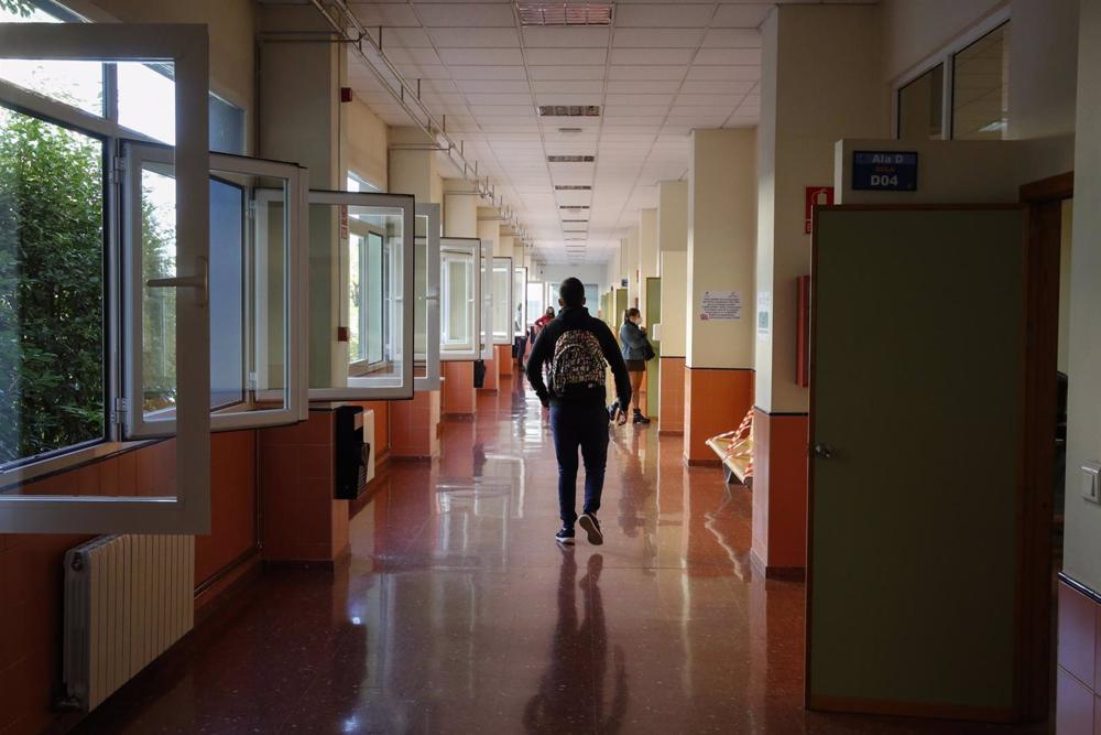 Archivo - Interior de uno de los centros de la Universidad de Granada. Archivo