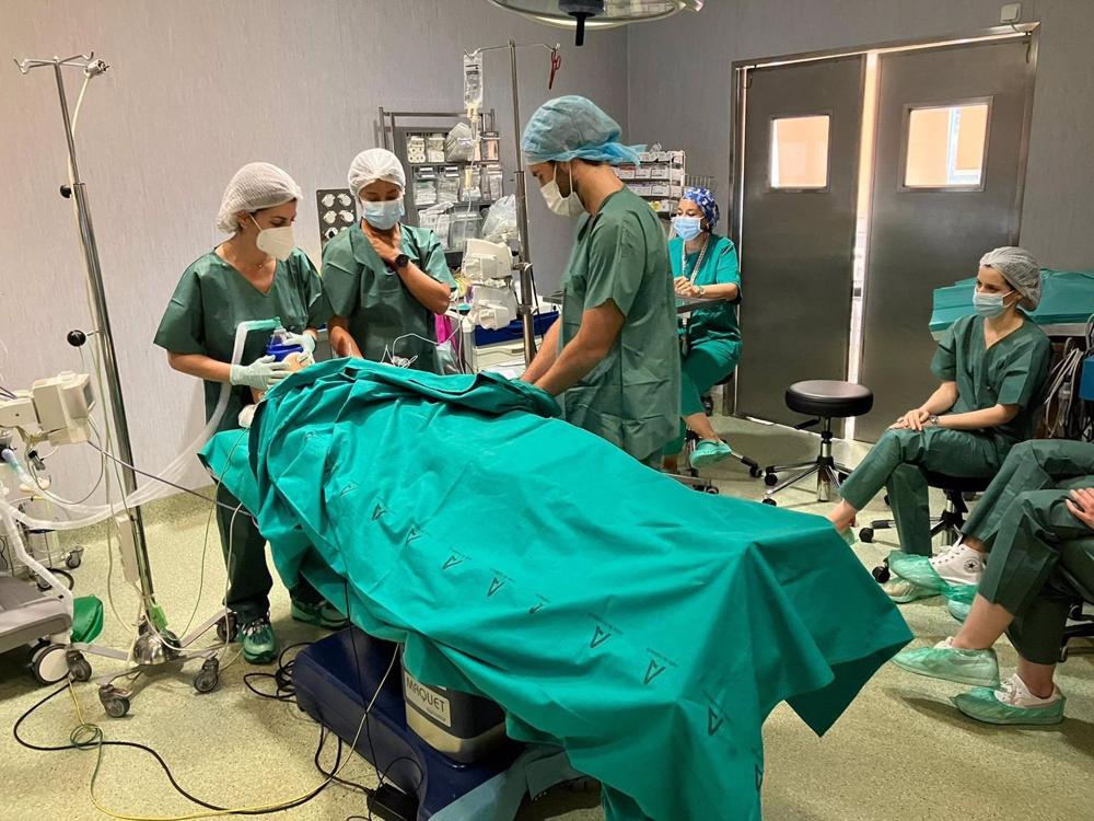 Profesionales del Clínico de Málaga se entrenan en situaciones críticas dentro del quirófano Profesionales