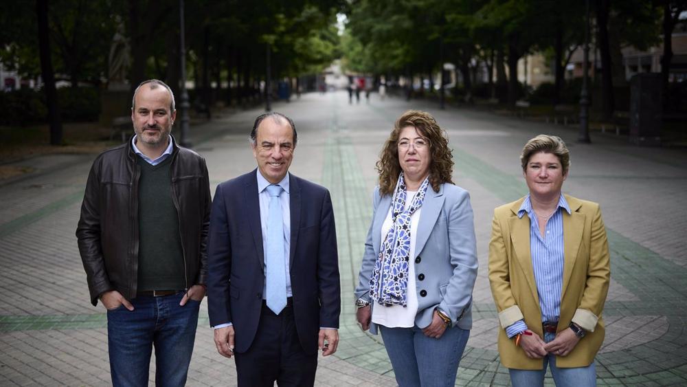 El Candidato Del Partido Popular A La Alcaldía De Pamplona, Carlos García Adanero, Junto A Otros Integrantes De La Lista El