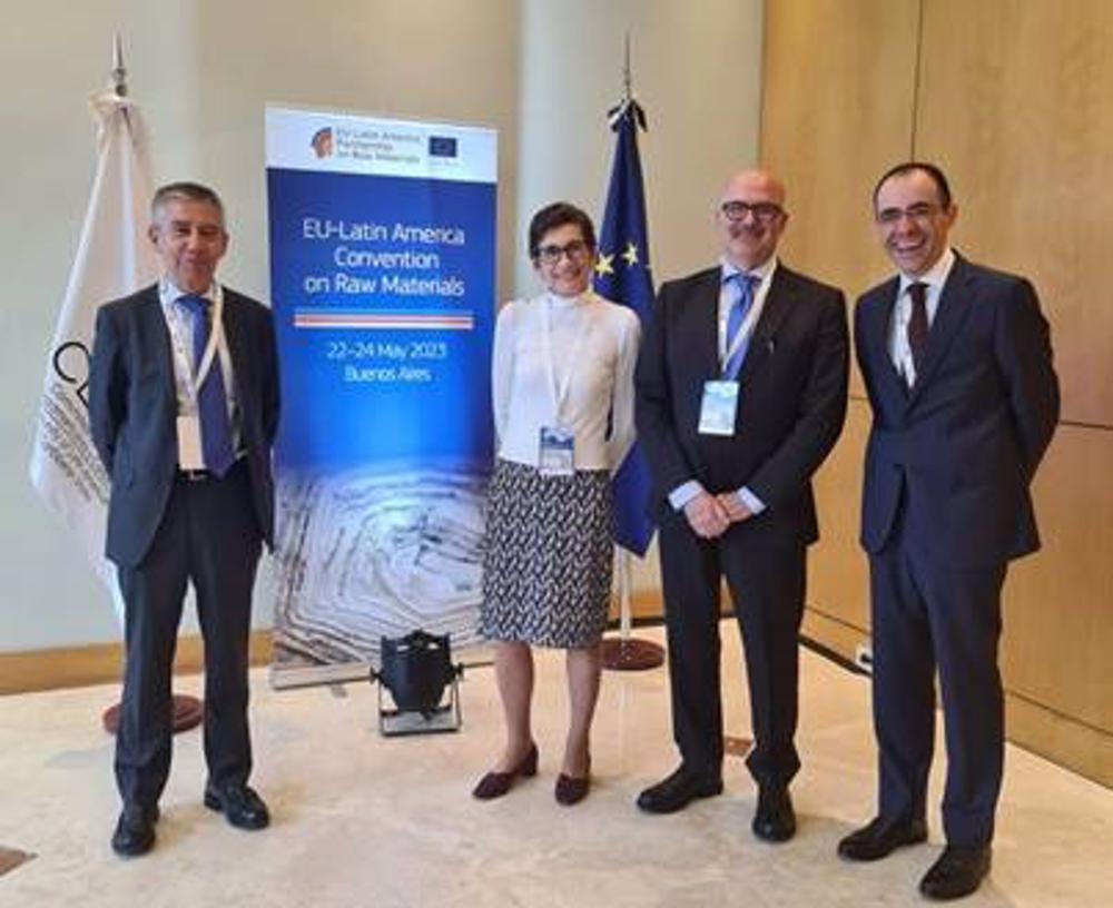 De izquierda a derecha: Joaquín Serrano (AEI), María Jesús Alonso (Embajadora de España en Argentina), Domènec Espriu (Director AEI) y Luis Marina (Consejero Cultural y Científico de la Embajada española en Argentina), durante el evento EU-Latin American De