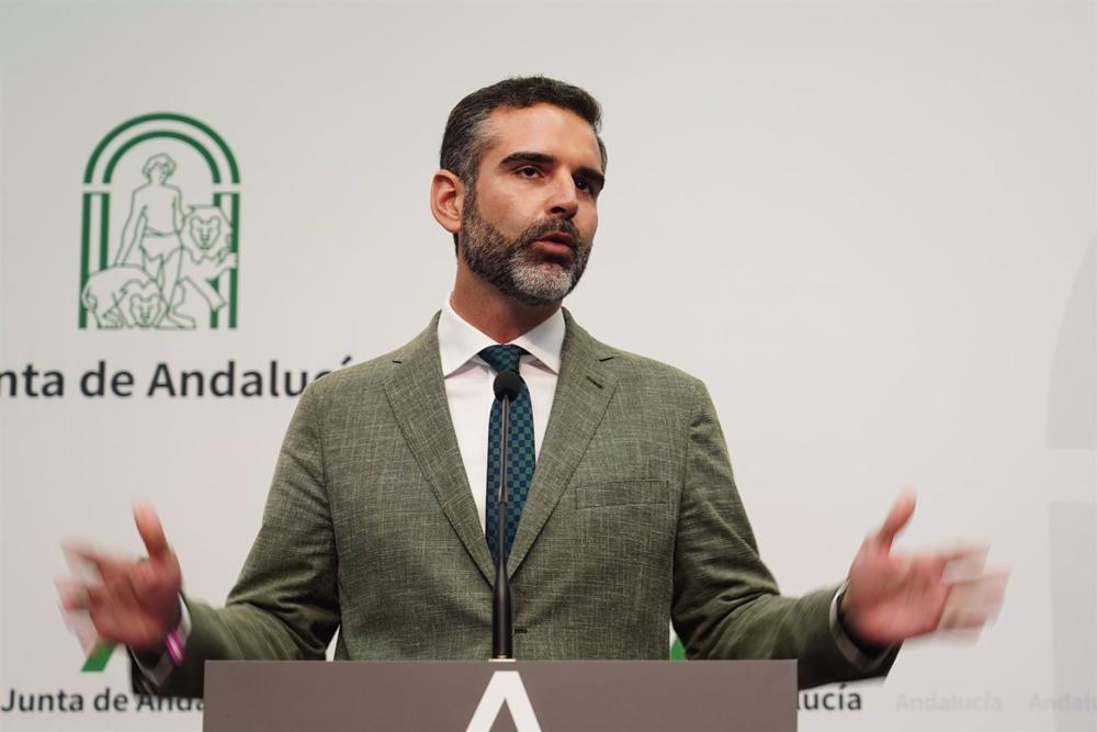 El consejero de Sostenibilidad, Medio Ambiente y Economía Azul y portavoz del Gobierno, Ramón Fernández Pacheco, en la rueda de prensa posterior al Consejo de Gobierno andaluz en el Palacio de San Telmo, a 23 de mayo de 2023 en Sevilla (Andalucía, España) El