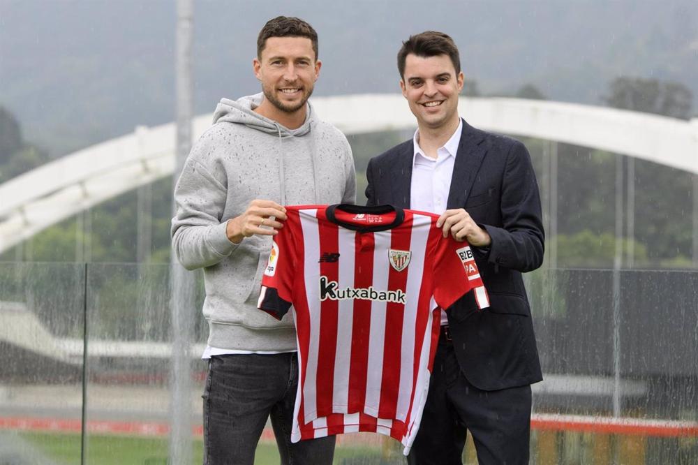 Óscar de Marcos, tras renovar con el Athletic Club. Óscar