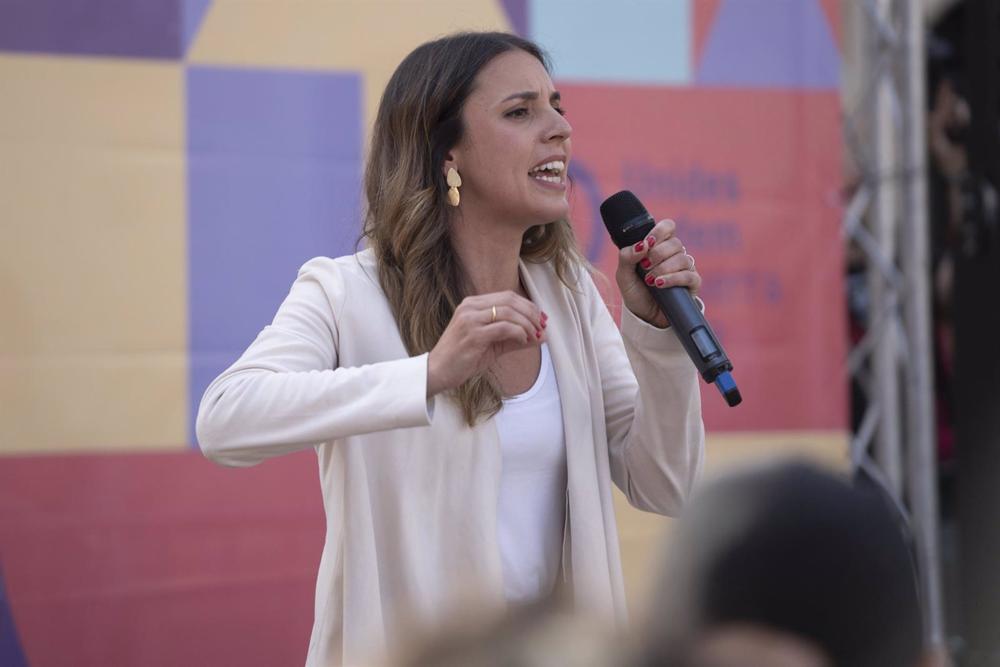 La ministra de Igualdad y secretaria de Acción de Gobierno, Irene Montero, participa en un acto junto al candidato a la Generalitat por Unides Podem Esquerra Unida, Héctor Illueca; la candidata al ayuntamiento de València, Pilar Lima, y la número dos de l La
