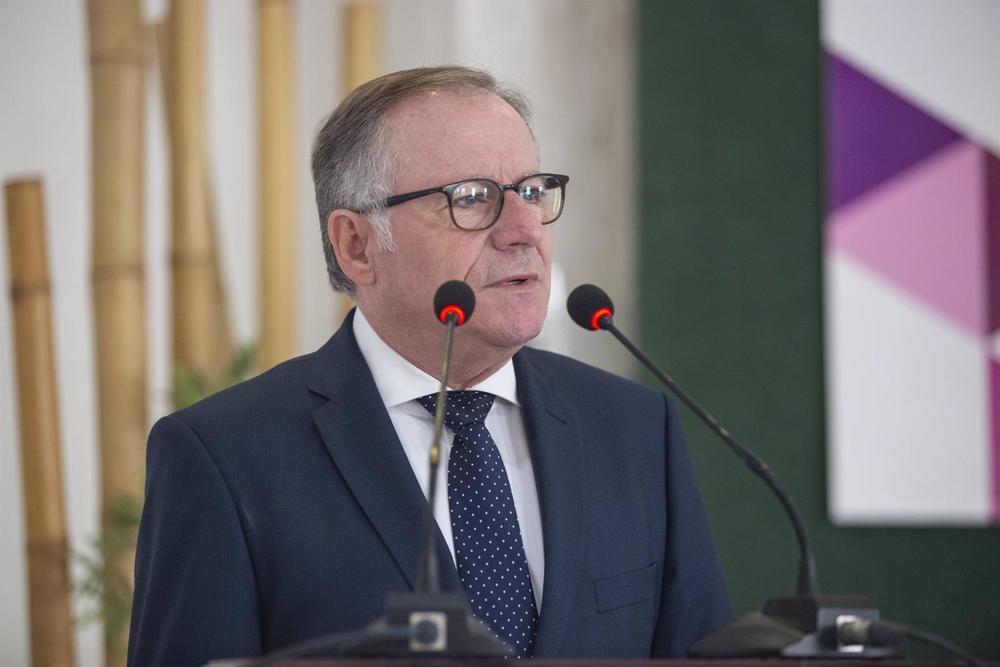 Archivo - El presidente de Melilla, Eduardo de Castro, interviene en el coloquio ‘Análisis y futuro de la Ciudad de Melilla’ dentro del V Foro Empresarial de Melilla, a 26 de enero de 2023, en Melilla (España). Archivo