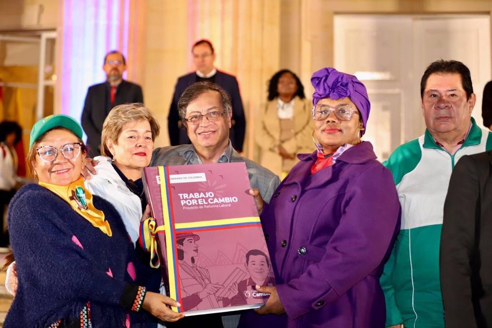 Archivo - Miembros del Gobierno de Colombia, entre ellos el presidente Gustavo Petro, presentan el proyecto de reforma laboral. Archivo