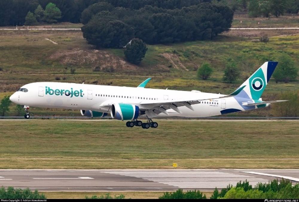 Archivo - Avión de Iberojet. Archivo