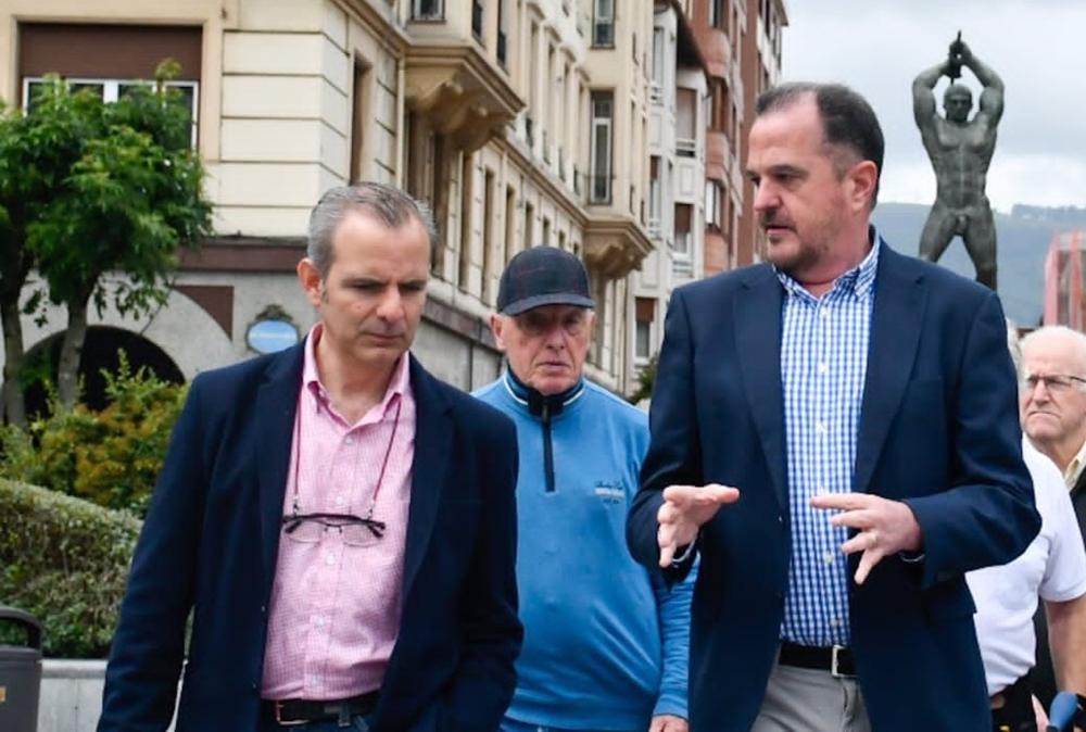Carlos Iturgaiz con el candidato del PP a la alcaldía de Barakaldo, Víctor Rodríguez Carlos