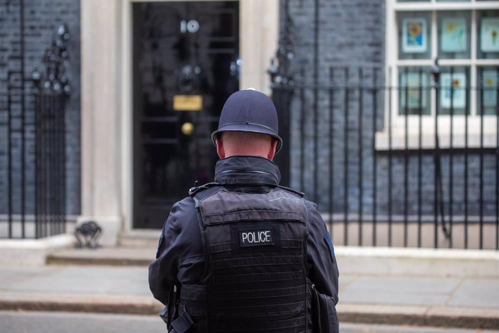 Archivo - Un policía apostado ante el número 10 de Downing Street Archivo