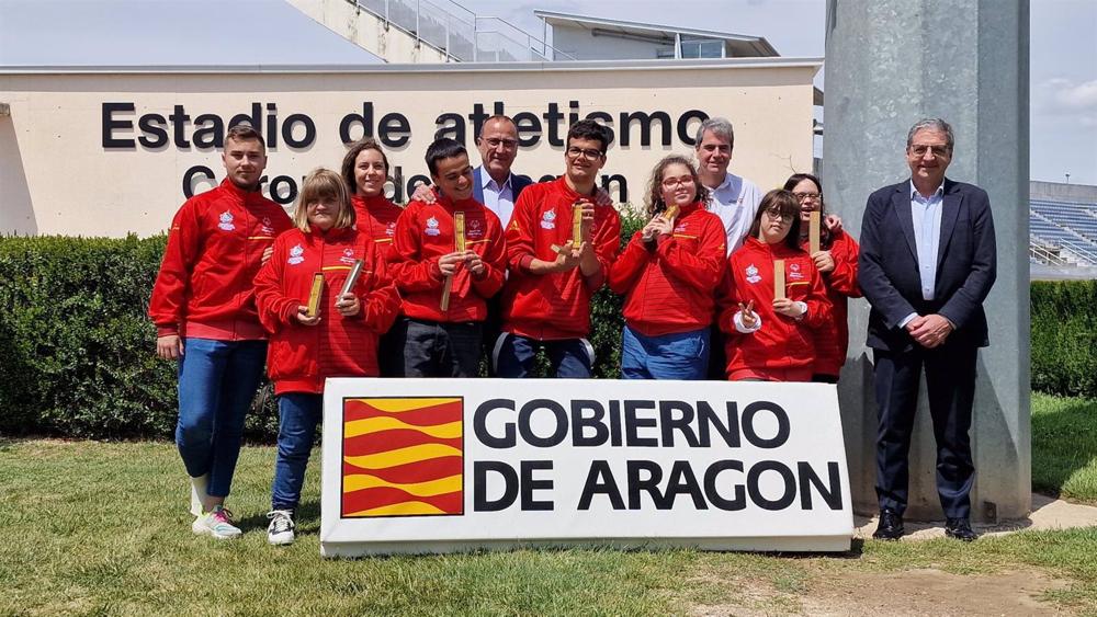 Felipe Faci recibe a los aragoneses que participan en los Special Olympics. Felipe