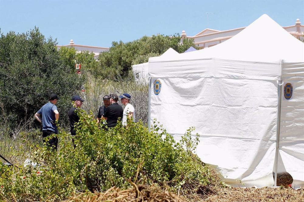 Archivo - Búsqueda de la niña Madeleine McCann en Praia da Luz Archivo