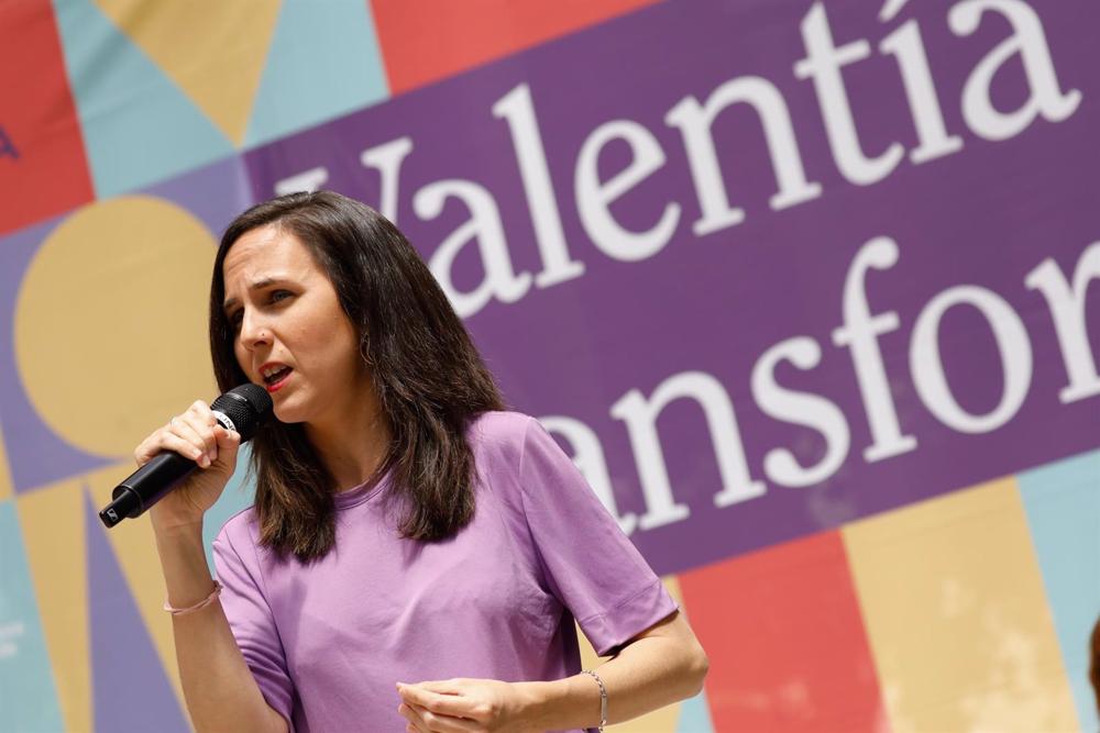 La ministra de Derechos Sociales y Agenda 2030, Ione Belarra, interviene durante un acto de campaña de Podemos La