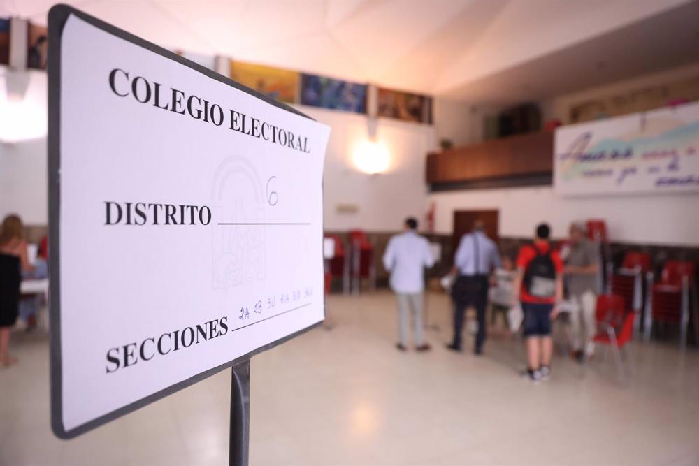 Archivo - Colegio electoral constituido en Sevilla el 19 de junio de 2022 Archivo