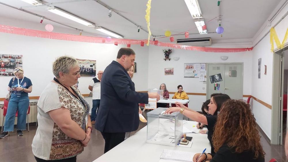 El presidente de ERC, Oriol Junqueras, vota en Sant Vicenç dels Horts (Barcelona) en las elecciones municipales de Catalunya El