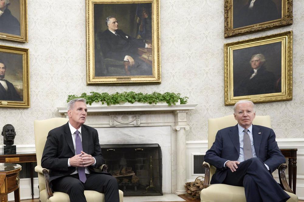 Kevin McCarthy y Joe Biden Kevin