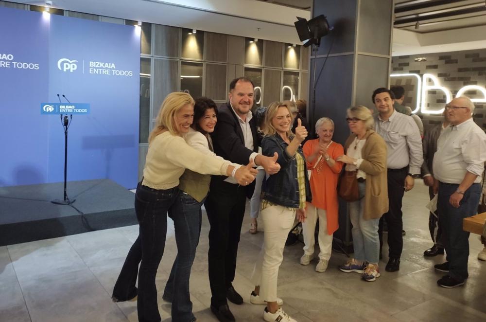 Dirigentes y candidatas del PP vasco celebran los resultados del 28 M Dirigentes