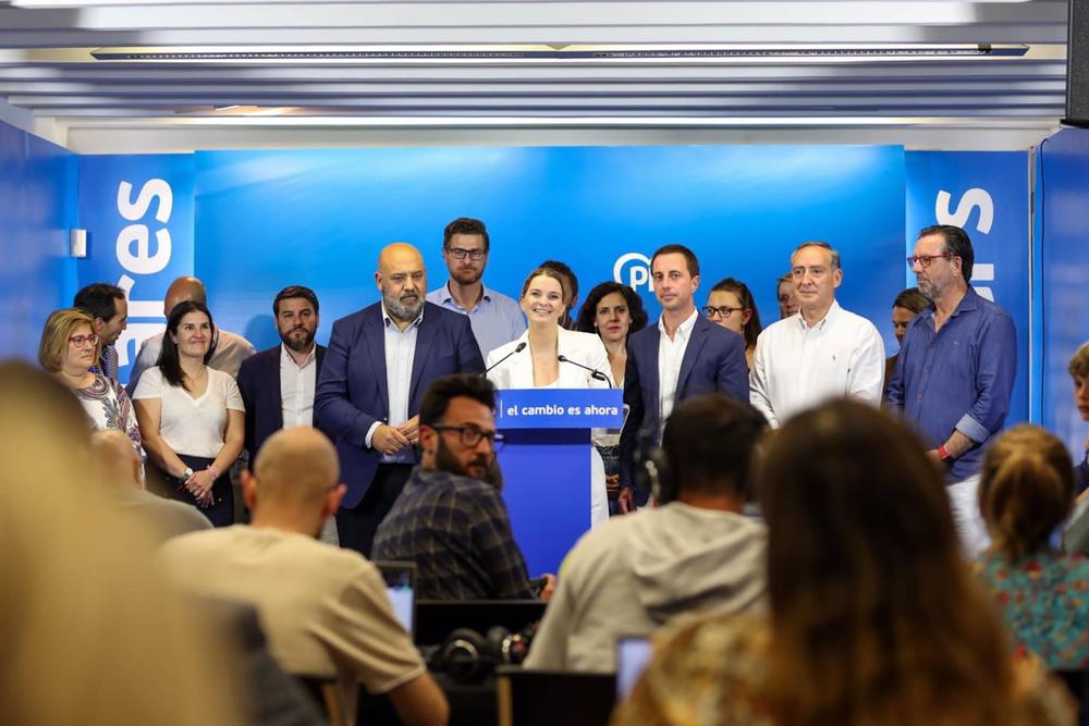Los candidatos electos del PP al Govern balear, Consell de Mallorca y Ayuntamiento de Palma, Marga Prohens, Jaime Martínez, Llabrés y Llorenç Galmés, en rueda de prensa Los